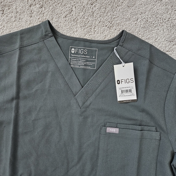 NWT Figs | Leon Three-Pocket Scrub Top In Bonsai, Mens Medium - Picture 6 of 7